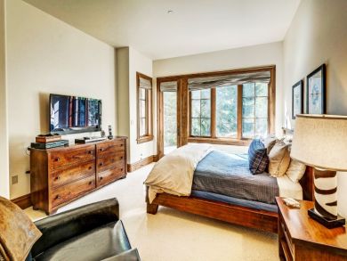 Posh Five Bedroom Luxury Ski Home Steps to Lift